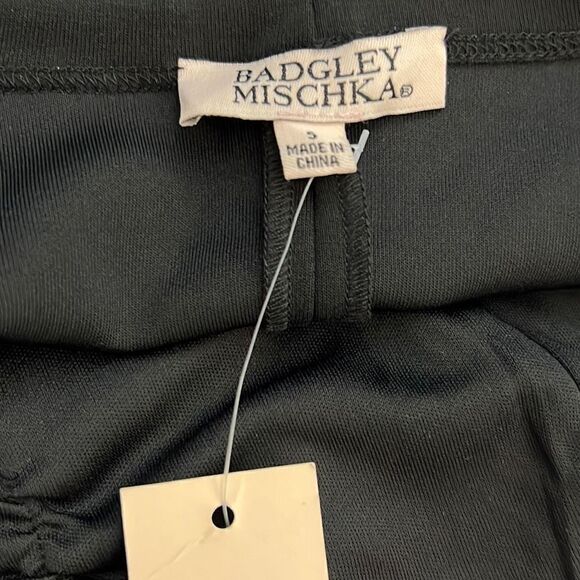 Badgley Mischka Women's Off Shoulder Top Balloon Sleeve Black Cream Small NWT - Picture 4 of 10